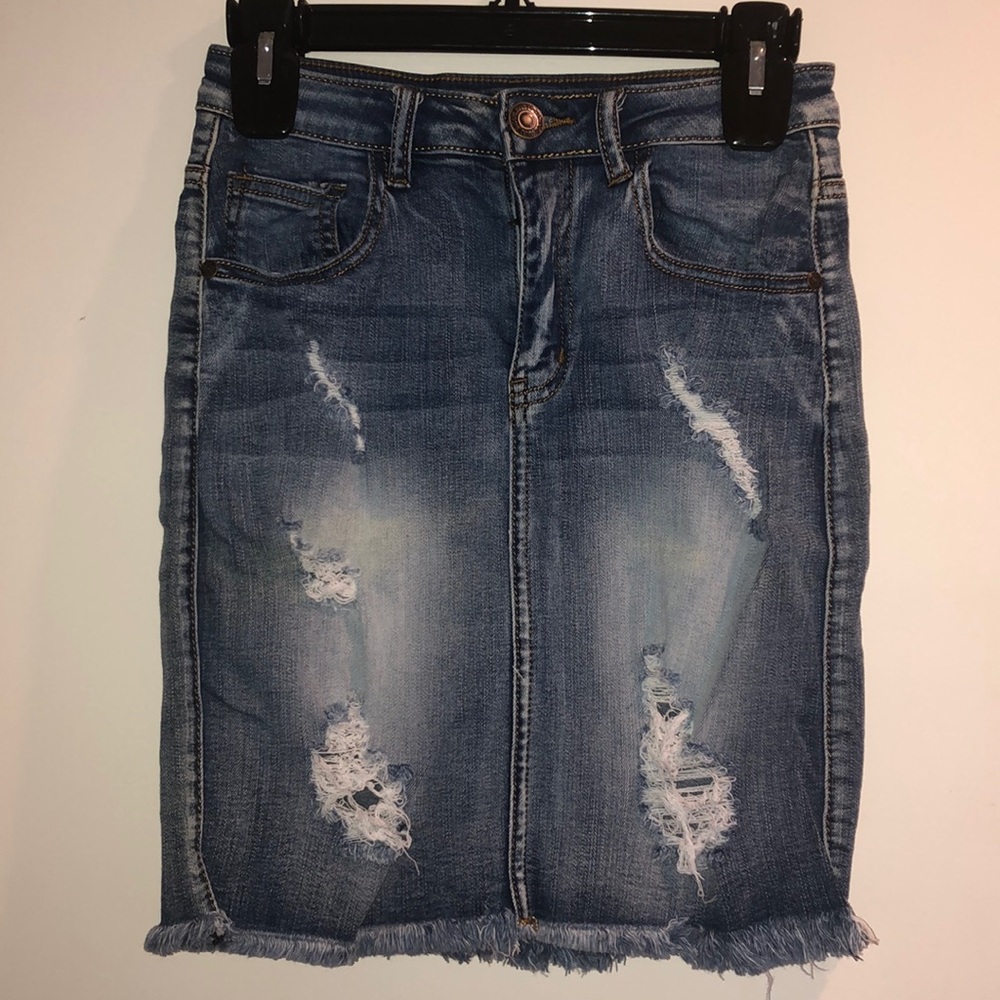 Cute distressed skirt